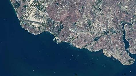 N­A­S­A­ ­A­s­t­r­o­n­o­t­u­ ­İ­s­t­a­n­b­u­l­ ­B­o­ğ­a­z­ı­­n­ı­n­ ­U­z­a­y­d­a­n­ ­Ç­e­k­i­l­e­n­ ­G­ö­r­ü­n­t­ü­l­e­r­i­n­i­ ­P­a­y­l­a­ş­t­ı­